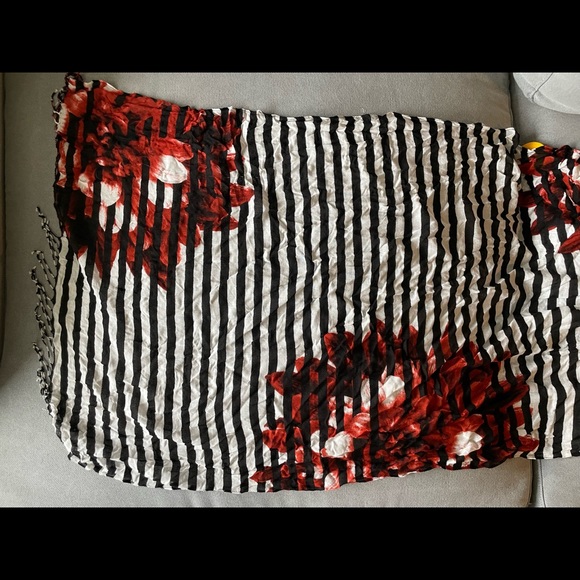 Sisley Black and White Stripes Scarf - Picture 2 of 6